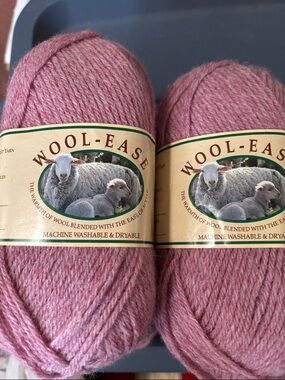 Dusty Rose Wool Blend Yarn - Soft Knit Skeins